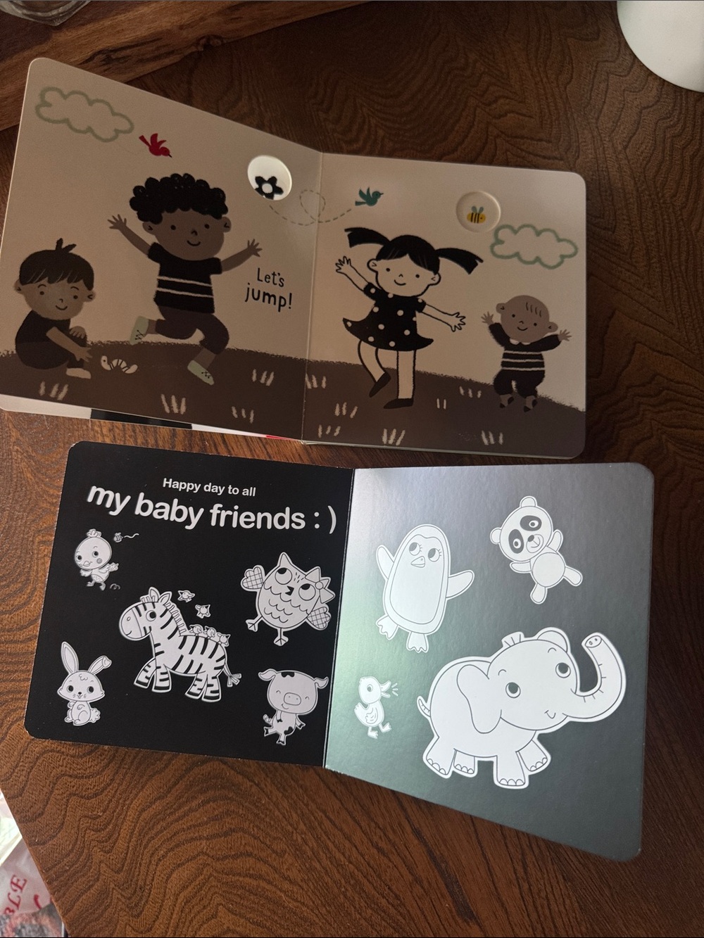 ABC Baby Signs Board Book, Usborne Black & White Books, Finger Puppet Books - Picture 15 of 15